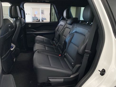 New 2026 Lincoln Navigator Reserve w/ Jet Appearance Package image 12