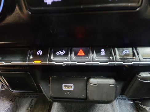 Used 2020 Chevrolet Silverado 1500 Custom w/ Custom Convenience Package image 23