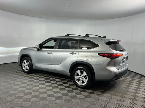 Used 2023 Toyota Highlander LE image 8