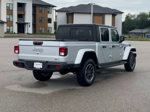 Used 2022 Jeep Gladiator Overland w/ Cold Weather Group AWD/4WD image 8