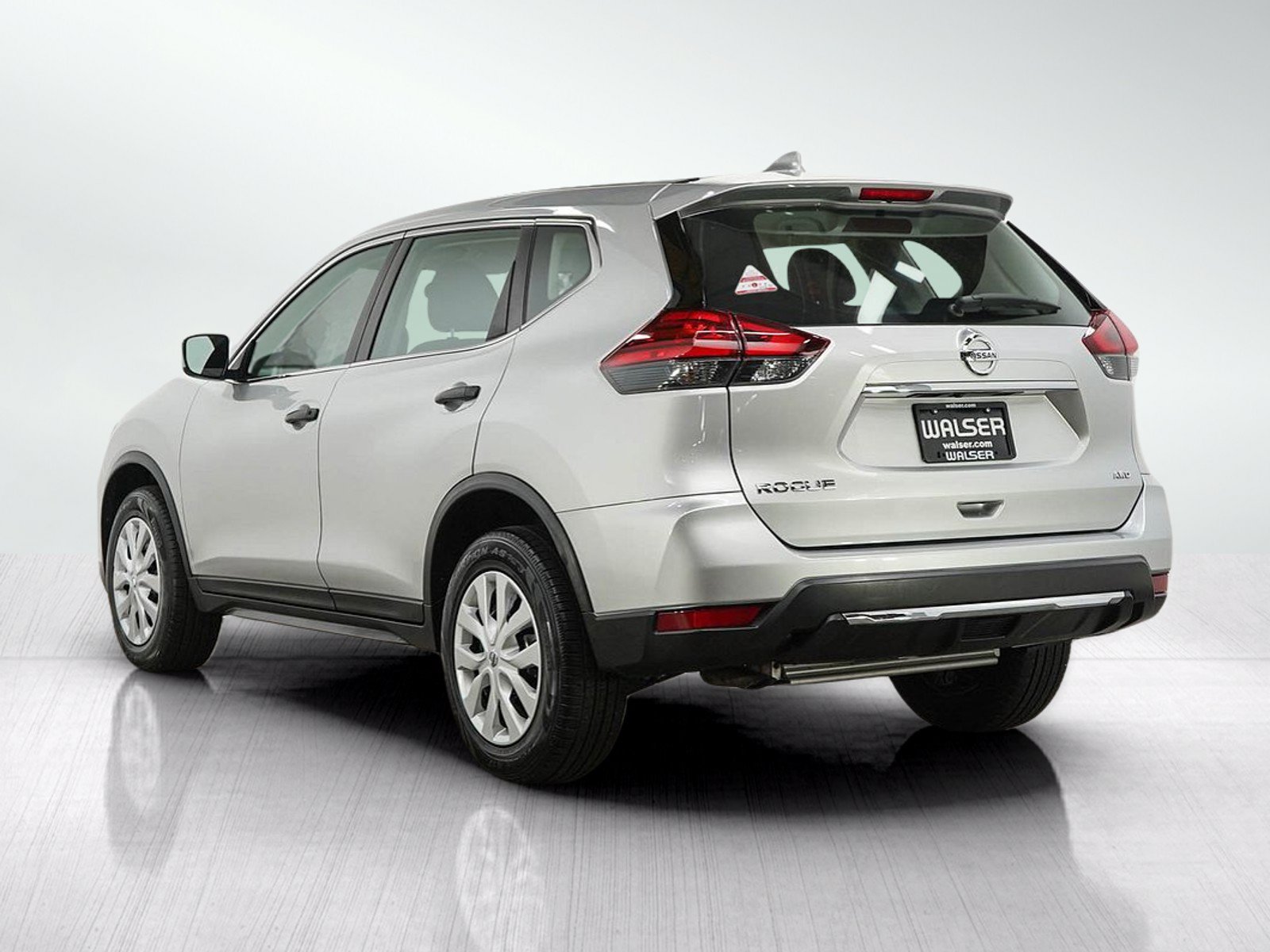 Used 2017 Nissan Rogue S AWD/4WD image 3