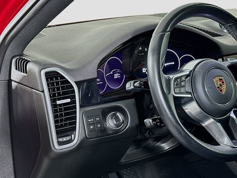 Used 2022 Porsche Cayenne Coupe image 11