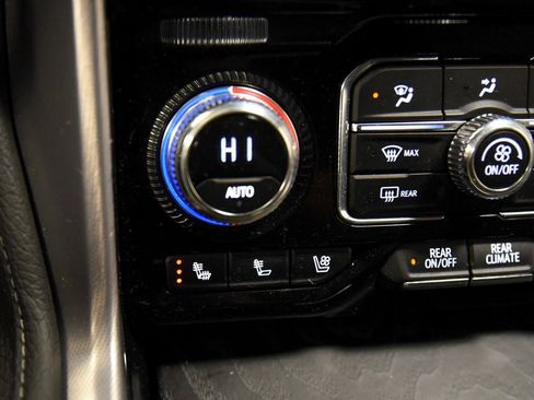 Used 2023 GMC Yukon XL Denali image 24