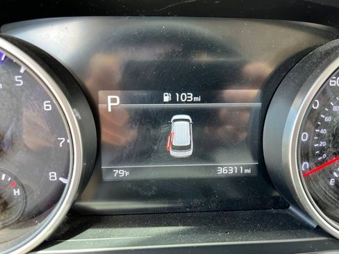 Used 2024 Kia Carnival LX FWD image 22