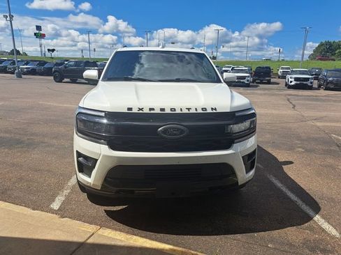 Used 2022 Ford Expedition Max Limited AWD/4WD image 2