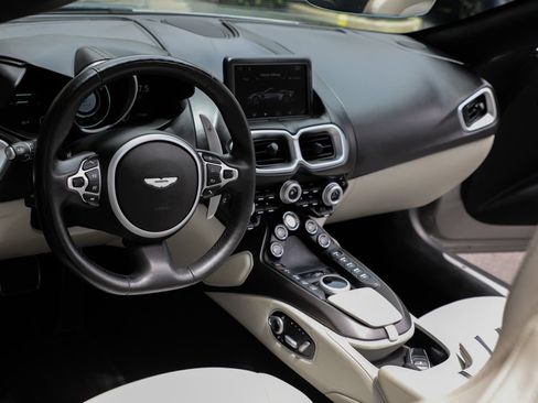 Used 2023 Aston Martin V8 Vantage Roadster RWD image 38