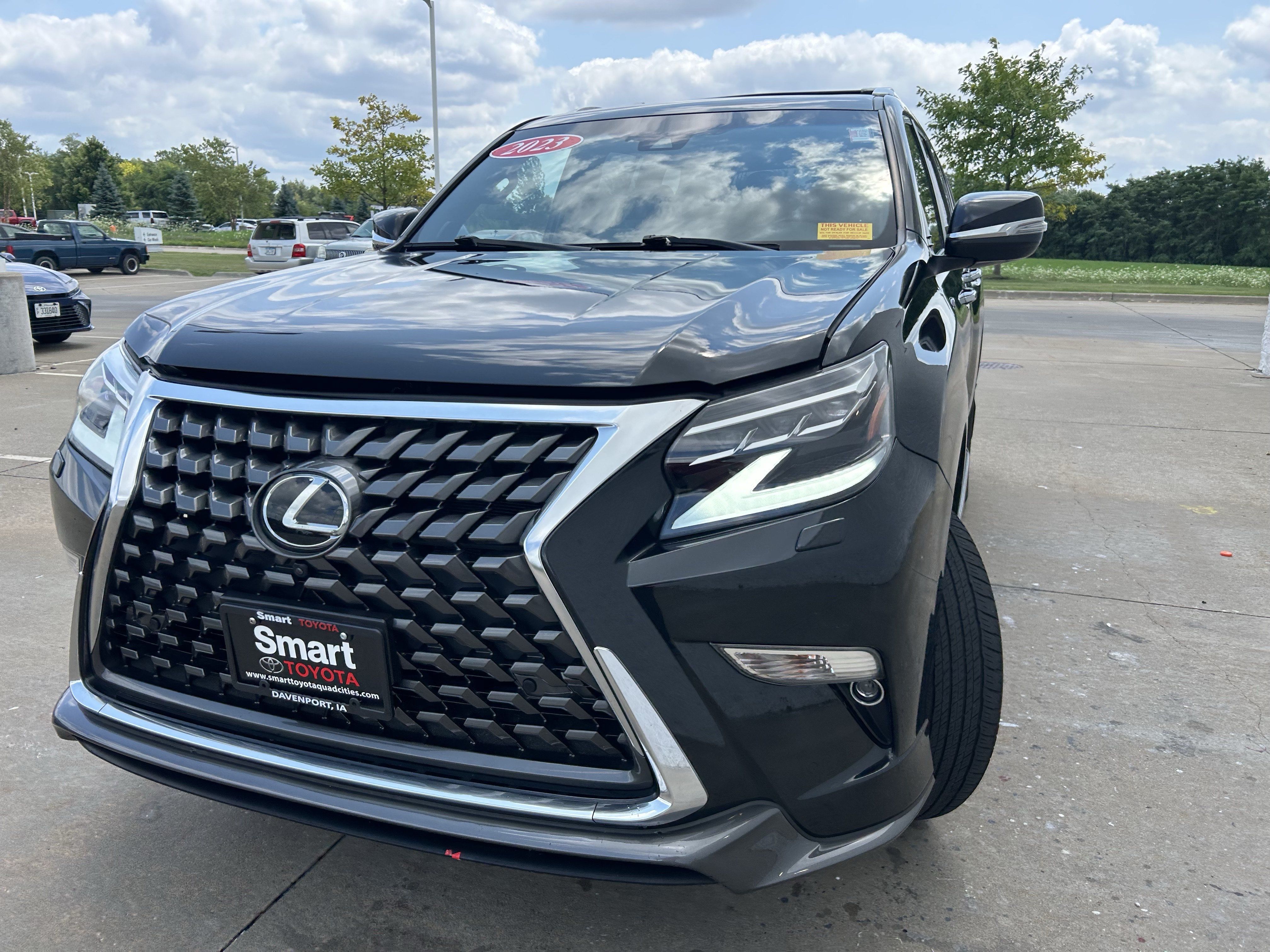 Used 2023 Lexus GX 460 Luxury w/ Sport Design Package AWD/4WD image 3