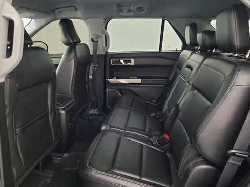 Used 2024 Ford Explorer XLT w/ Equipment Group 202A AWD/4WD image 18