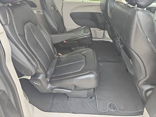Certified 2024 Chrysler Pacifica Touring-L FWD image 25