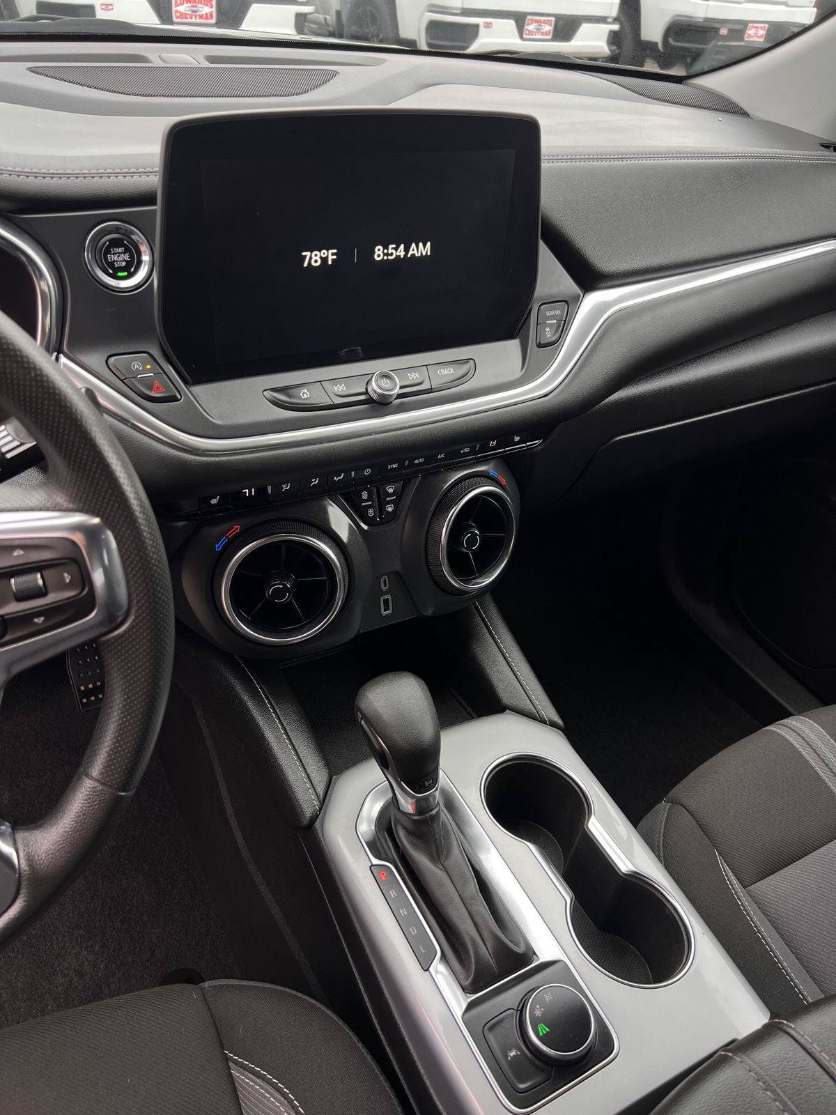 Used 2024 Chevrolet Blazer LT FWD image 4