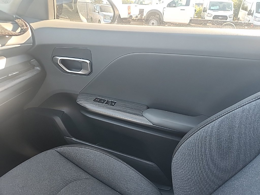 Used 2025 Kia K4 FWD image 25
