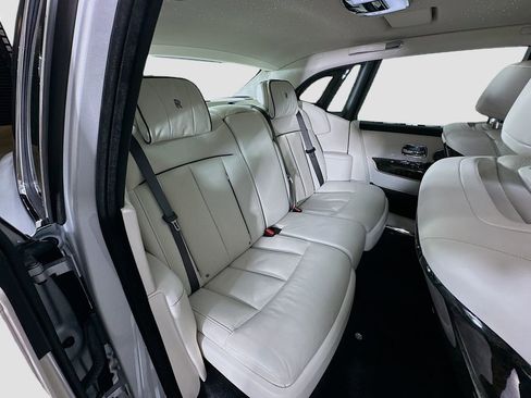 Used 2018 Rolls-Royce Phantom Sedan image 28
