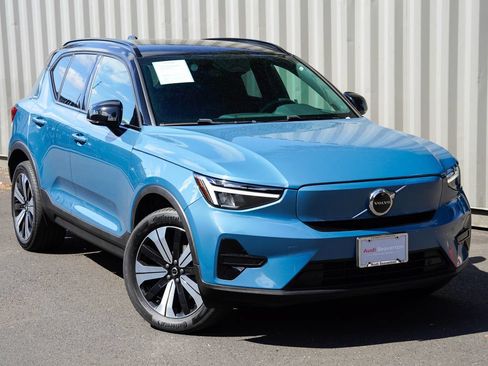 Used 2023 Volvo XC40 Recharge Core AWD/4WD image 1