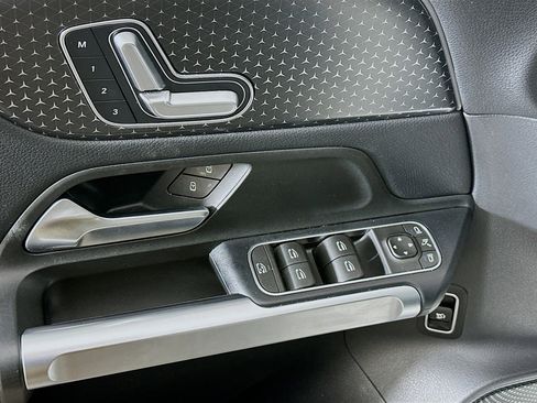 Used 2024 Mercedes-Benz EQB 250+ image 15