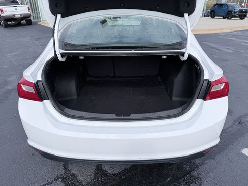 Used 2017 Chevrolet Malibu LT image 9