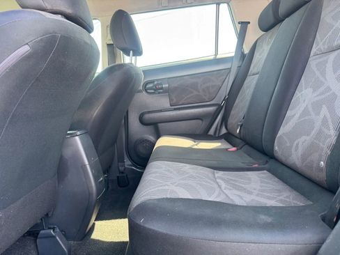 Used 2014 Scion xB FWD image 23