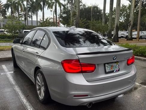 Used 2018 BMW 320i Sedan RWD image 7