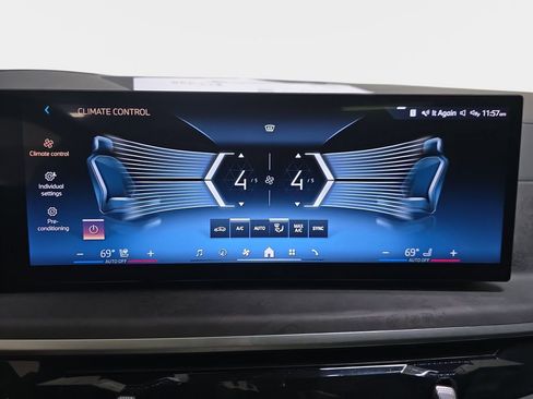 Certified 2025 BMW X7 xDrive40i w/ Executive Package image 22