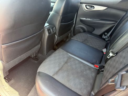 Used 2020 Nissan Rogue Sport SV w/ Technology Package FWD image 9