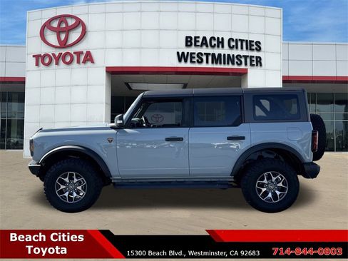 Used 2023 Ford Bronco Badlands image 7
