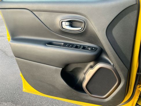 Used 2023 Jeep Renegade Latitude image 31