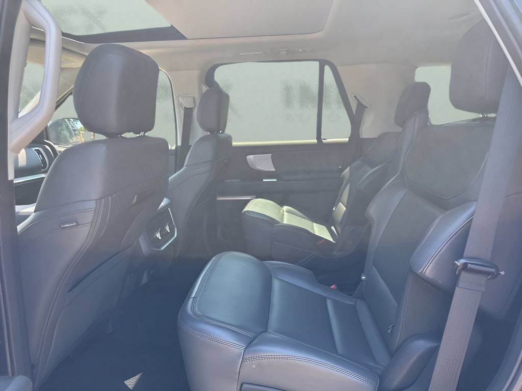 Used 2025 Ford Expedition Active AWD/4WD image 30