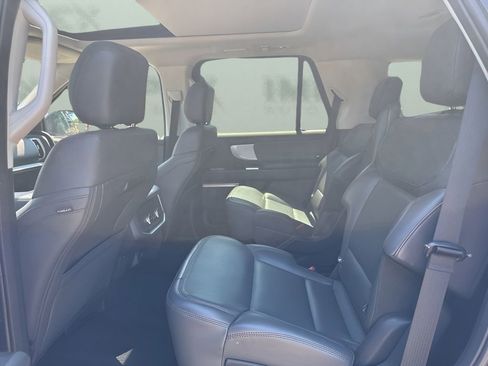 Used 2025 Ford Expedition Active AWD/4WD image 30