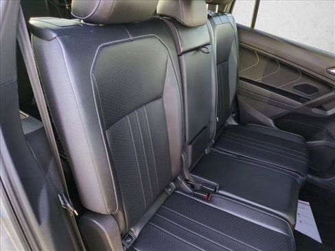 Used 2022 Volkswagen Tiguan SE R-Line image 18