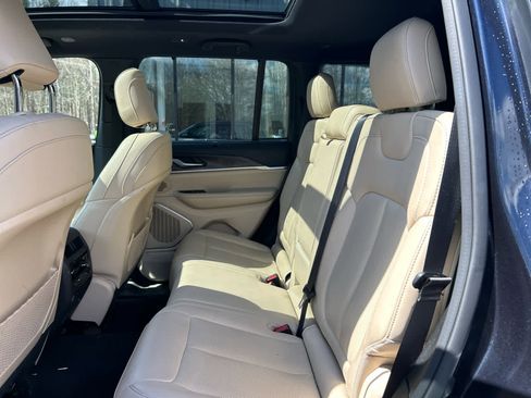 Used 2023 Jeep Grand Cherokee 4WD 4xe w/ Luxury Tech Group II image 29
