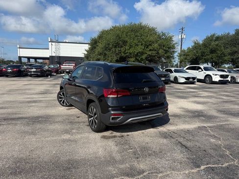 Used 2024 Volkswagen Taos SE FWD image 6