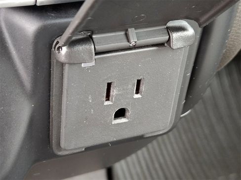 Used 2020 GMC Sierra 1500 SLE w/ SLE Value Package image 23