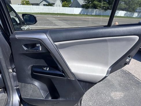 Used 2018 Toyota RAV4 Limited w/ Carpet Mat Package AWD/4WD image 13