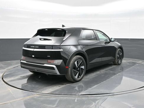 New 2025 Hyundai Ioniq 5 SE image 7