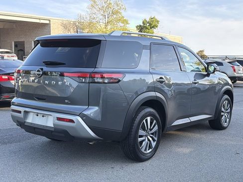 Used 2025 Nissan Pathfinder SL FWD image 5