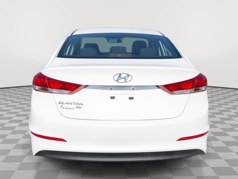 Used 2018 Hyundai Elantra SE image 5