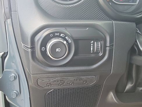 Used 2025 Jeep Wrangler Unlimited Rubicon AWD/4WD image 18