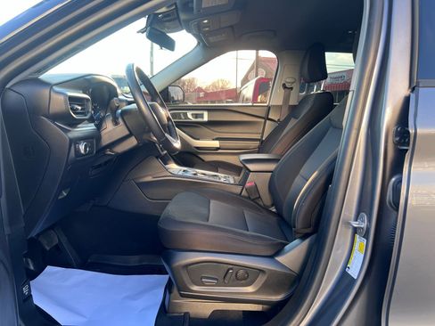Used 2022 Ford Explorer XLT image 28