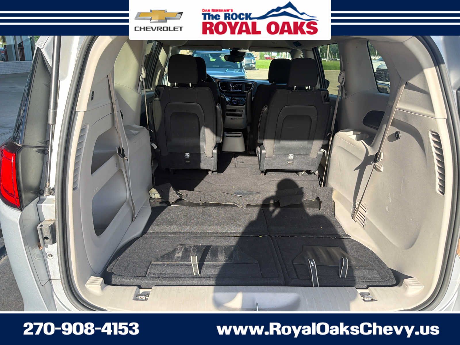 Used 2023 Chrysler Voyager LX FWD image 29