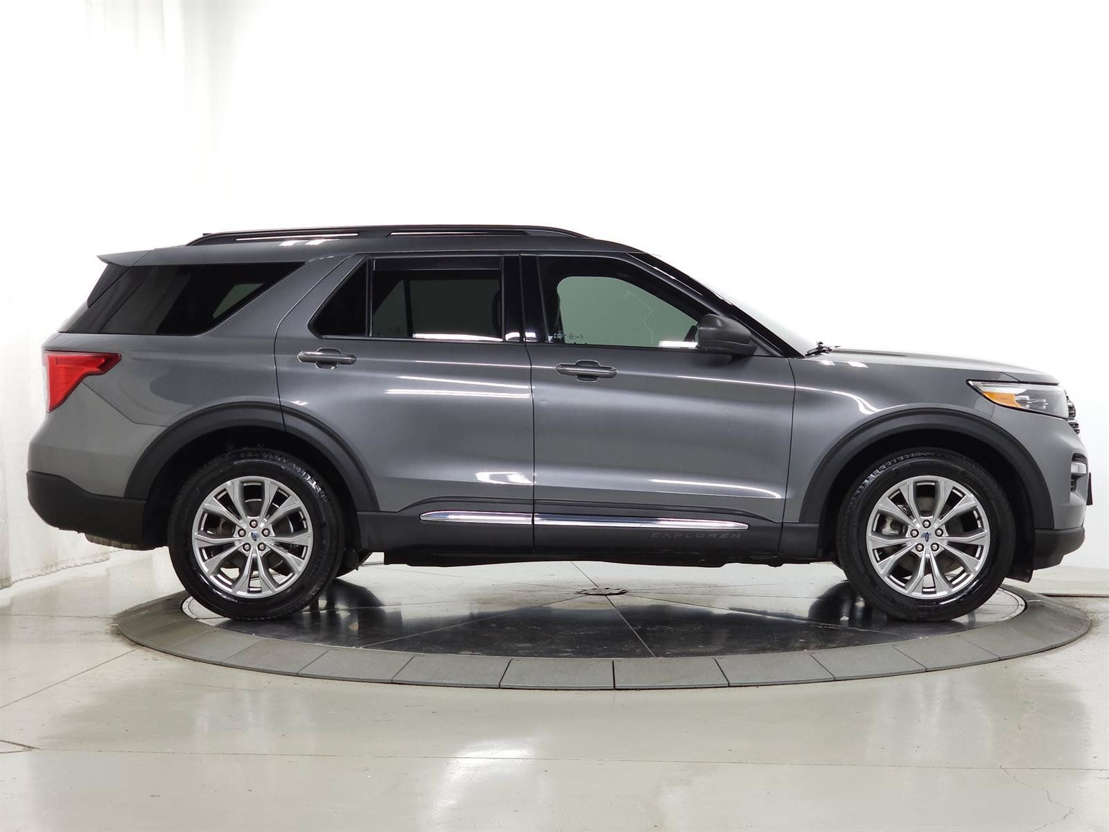 Used 2023 Ford Explorer XLT w/ Equipment Group 202A AWD/4WD image 12