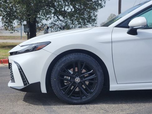 Used 2025 Toyota Camry SE image 8