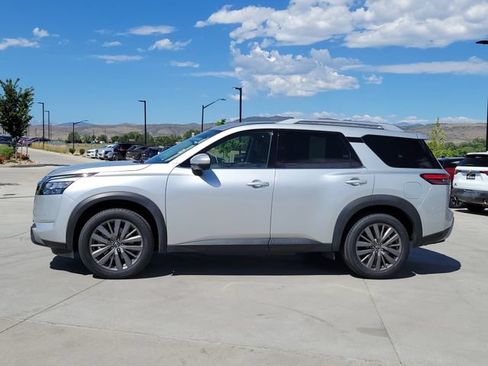 Used 2025 Nissan Pathfinder SL w/ SL Premium Package AWD/4WD image 2
