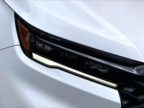 Used 2025 Honda Pilot Sport image 28