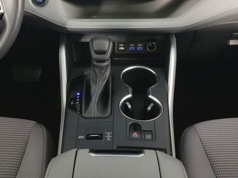 Used 2022 Toyota Highlander L image 25