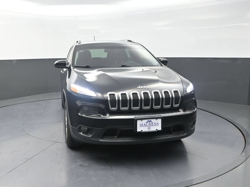 Used 2018 Jeep Cherokee Latitude AWD/4WD image 2