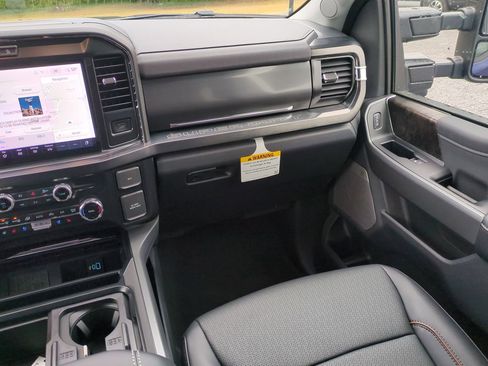 New 2026 Ford F250 Lariat w/ Black Appearance Package image 17