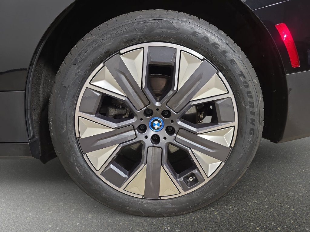 Certified 2024 BMW iX xDrive50 AWD/4WD image 33