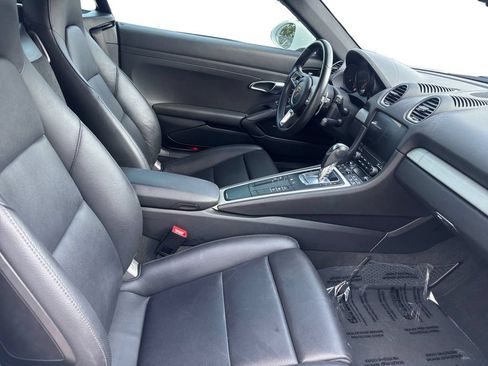 Used 2019 Porsche 718 Cayman RWD image 15