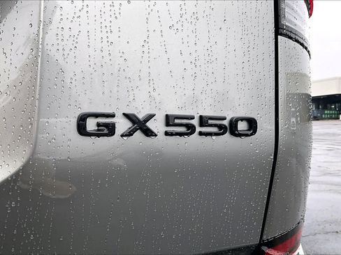 Used 2025 Lexus GX 550 w/ Accessory Package (2T) image 31