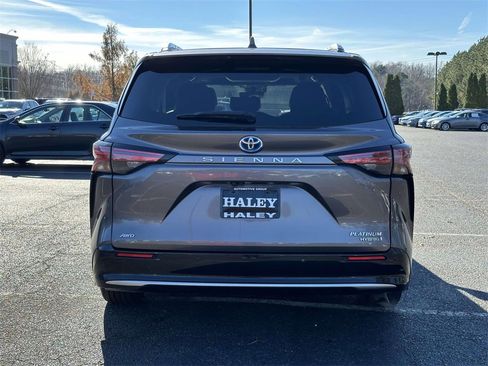 Certified 2023 Toyota Sienna Platinum image 22