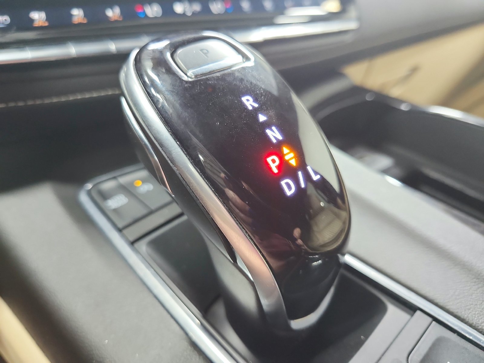 Used 2021 Cadillac Escalade ESV Premium Luxury AWD/4WD image 27